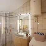 Vali *