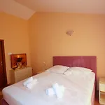 Apartament Vali *