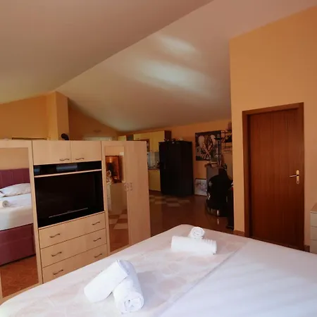 Apartament Vali *