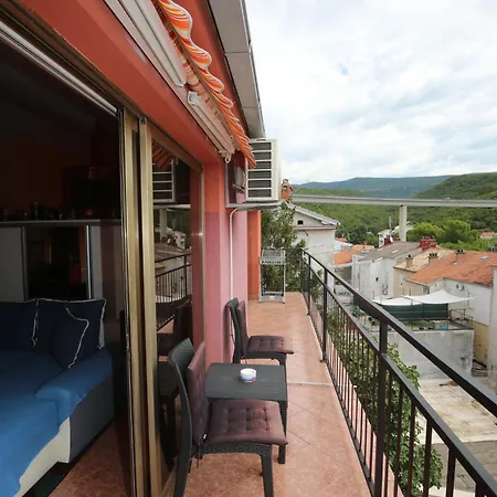 Vali Apartment