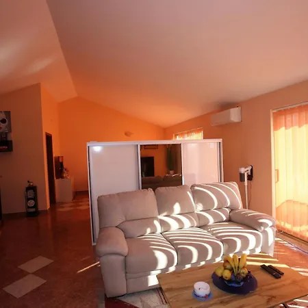 Apartment Vali *